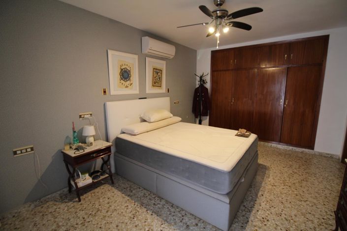 Image No.19-4 Bed House for sale