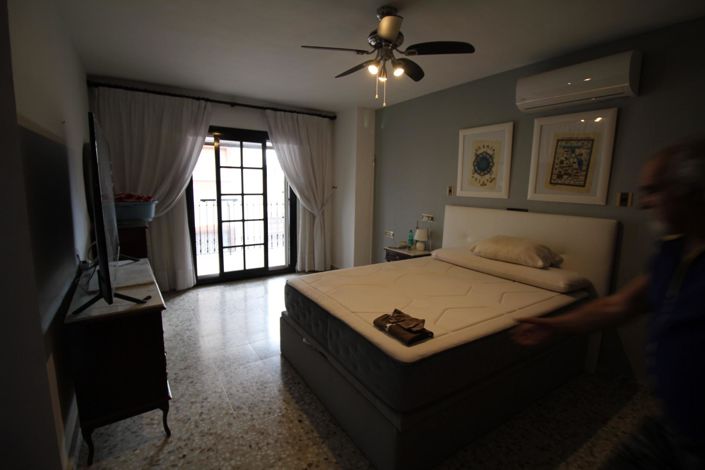 Image No.22-4 Bed House for sale