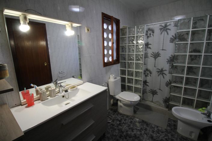 Image No.26-4 Bed House for sale