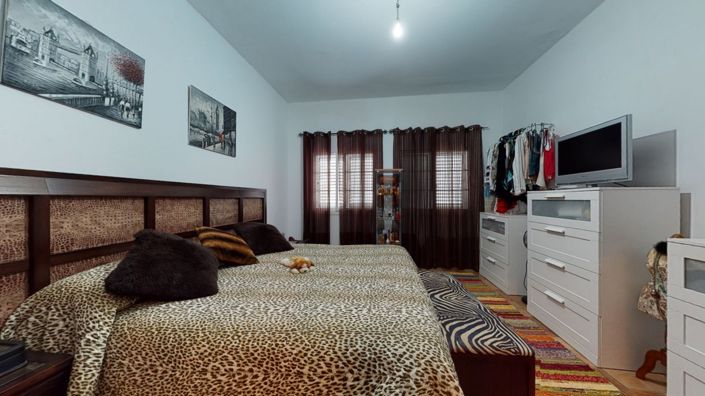 Image No.19-4 Bed House for sale