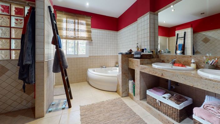 Image No.24-4 Bed House for sale