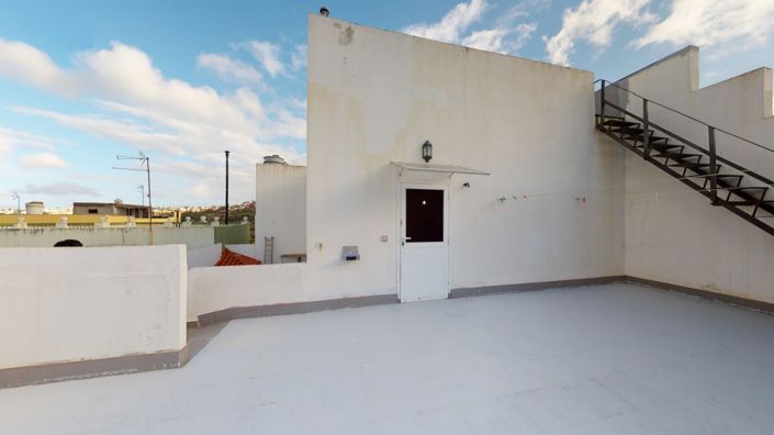 Image No.32-4 Bed House for sale