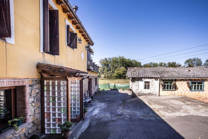 Image No.10-3 Bed Villa for sale