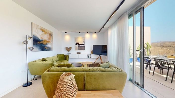 Image No.15-3 Bed House for sale