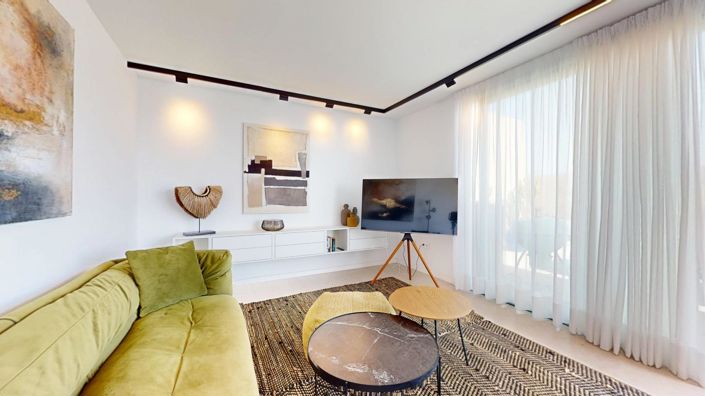 Image No.18-3 Bed House for sale