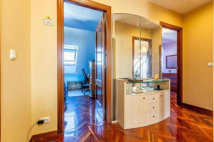 Image No.8-4 Bed Penthouse for sale