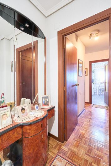 Image No.13-3 Bed Flat for sale