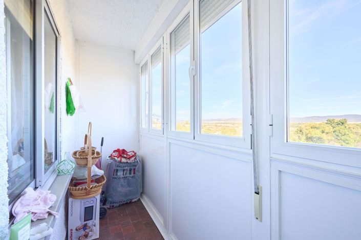 Image No.18-3 Bed Flat for sale