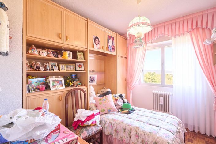 Image No.23-3 Bed Flat for sale