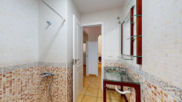 Image No.14-3 Bed Flat for sale