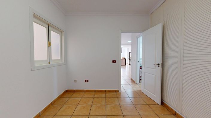 Image No.19-3 Bed Flat for sale