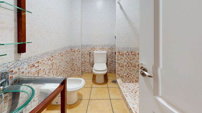 Image No.24-3 Bed Flat for sale