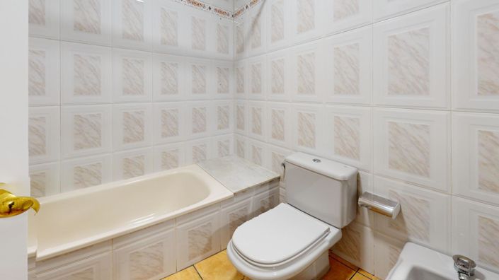 Image No.25-3 Bed Flat for sale