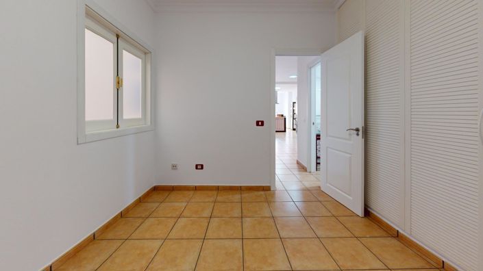 Image No.28-3 Bed Flat for sale