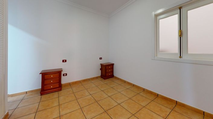 Image No.29-3 Bed Flat for sale