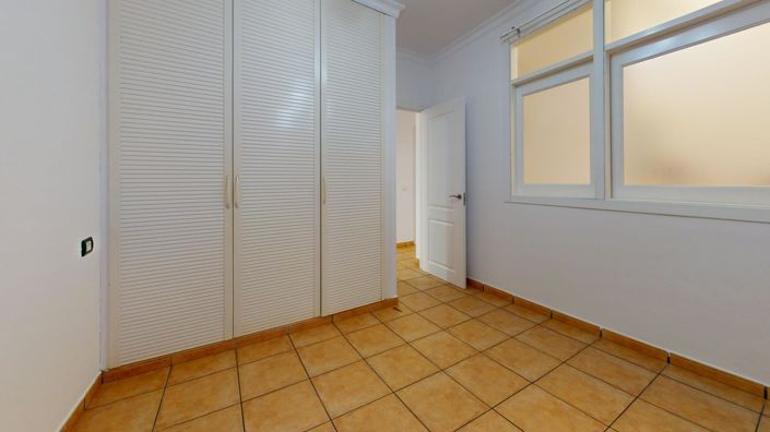 Image No.30-3 Bed Flat for sale