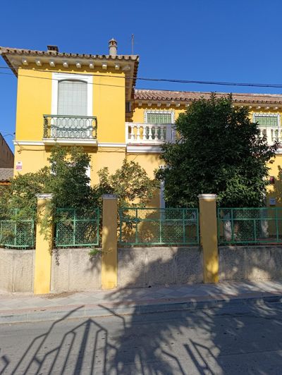 Image No.1-4 Bed House for sale