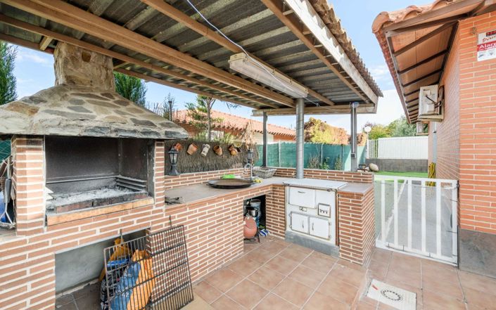 Image No.12-3 Bed Property for sale