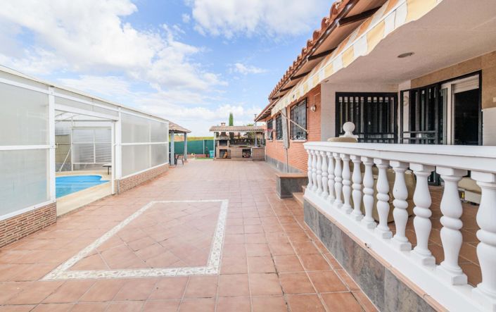 Image No.15-3 Bed Property for sale