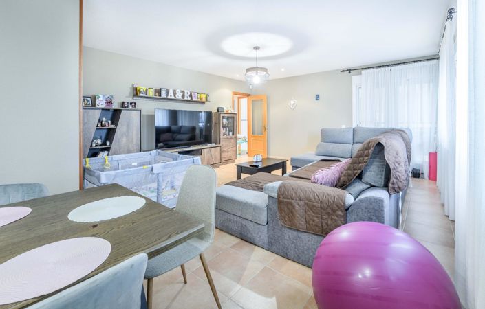 Image No.27-3 Bed Property for sale