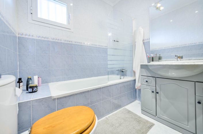 Image No.31-3 Bed Property for sale