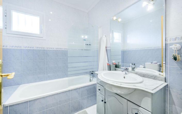 Image No.33-3 Bed Property for sale