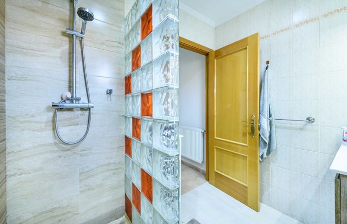 Image No.39-3 Bed Property for sale