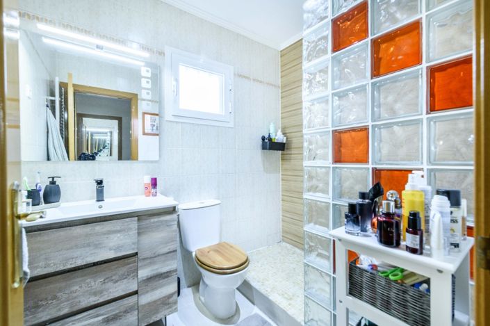 Image No.40-3 Bed Property for sale