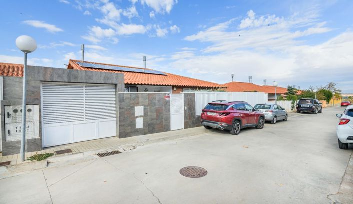 Image No.42-3 Bed Property for sale