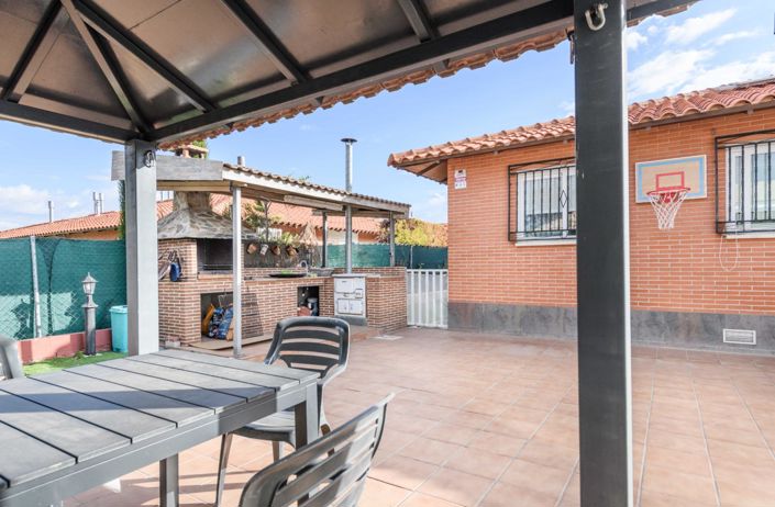 Image No.9-3 Bed Property for sale