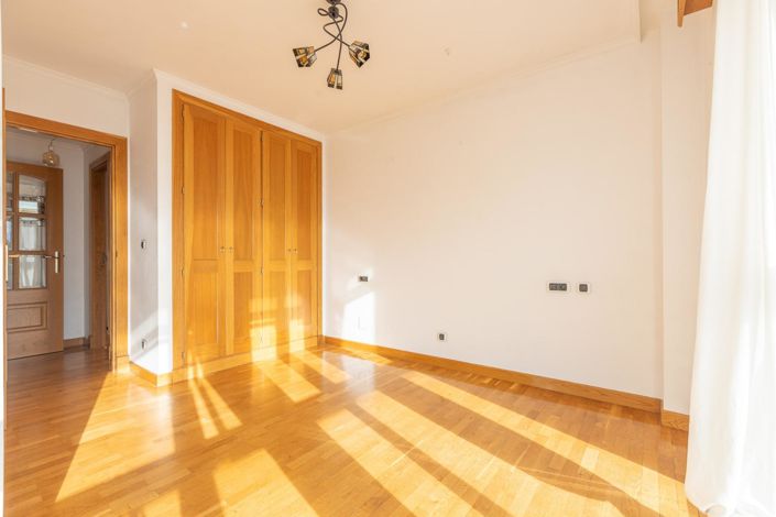 Image No.25-4 Bed Duplex for sale