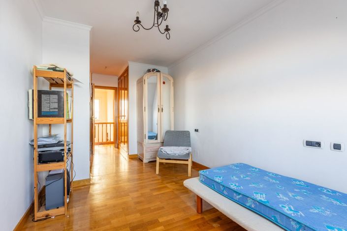 Image No.42-4 Bed Duplex for sale