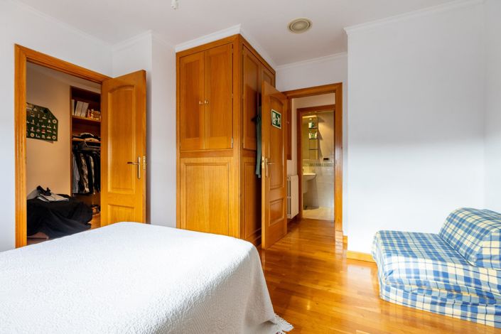 Image No.46-4 Bed Duplex for sale