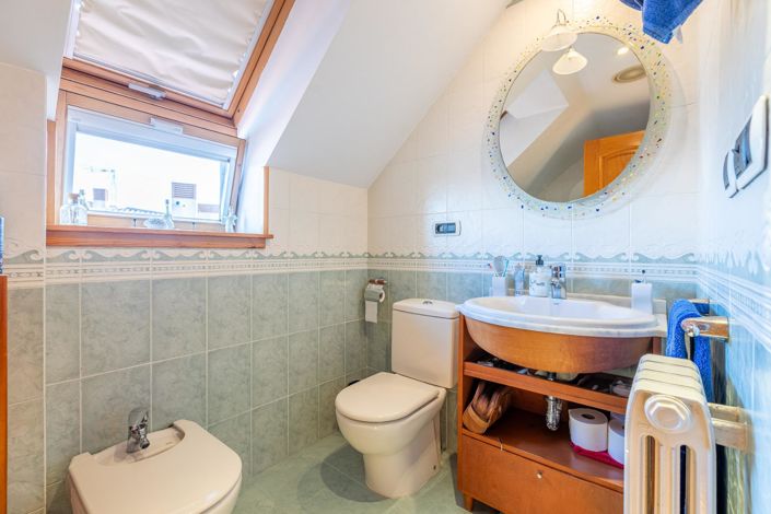 Image No.48-4 Bed Duplex for sale