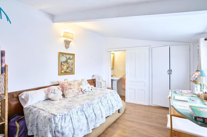 Image No.12-2 Bed House for sale