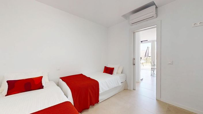 Image No.24-3 Bed House for sale