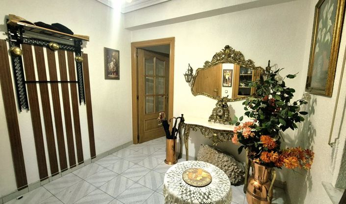 Image No.5-5 Bed Apartment for sale