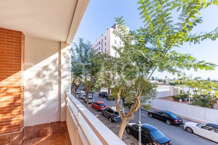 Image No.21-4 Bed Flat for sale