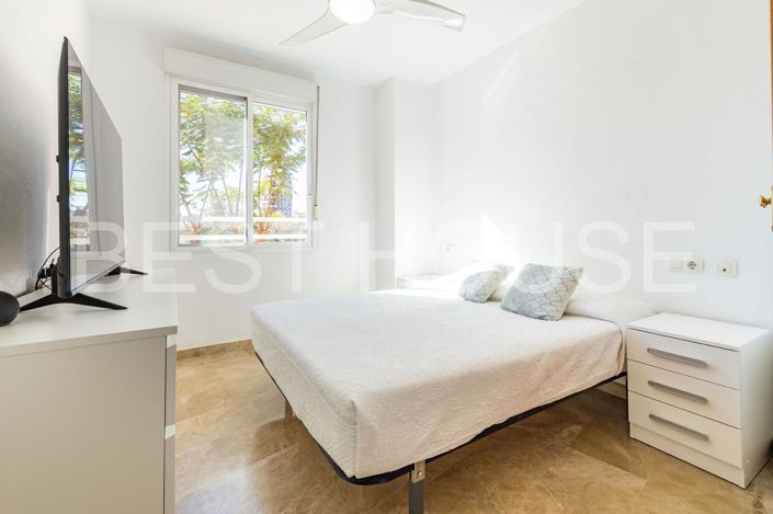 Image No.28-4 Bed Flat for sale