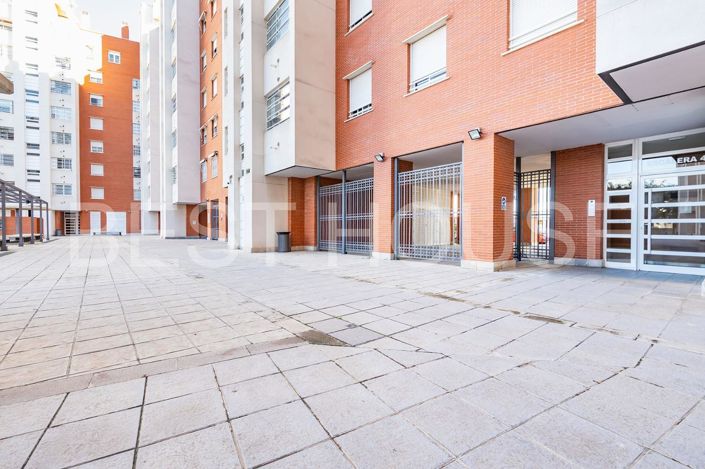 Image No.3-4 Bed Flat for sale