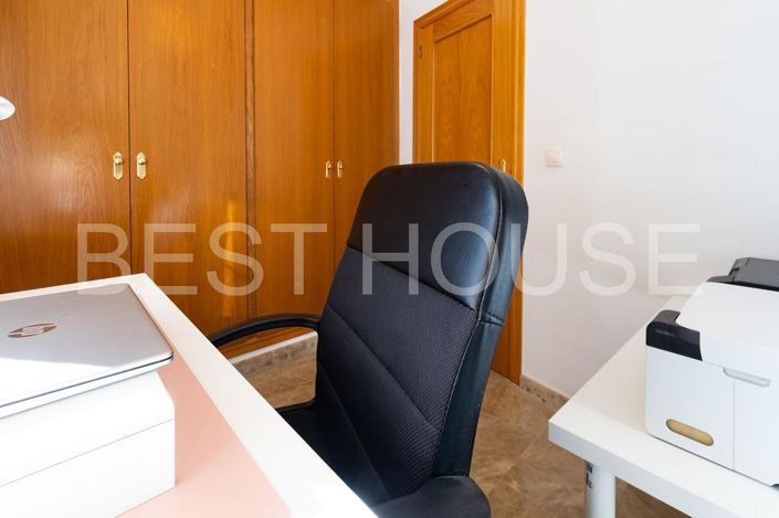 Image No.34-4 Bed Flat for sale