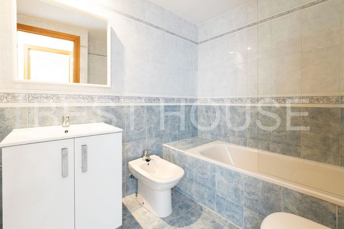 Image No.38-4 Bed Flat for sale