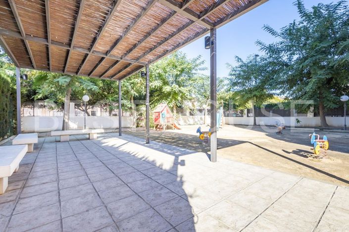 Image No.4-4 Bed Flat for sale