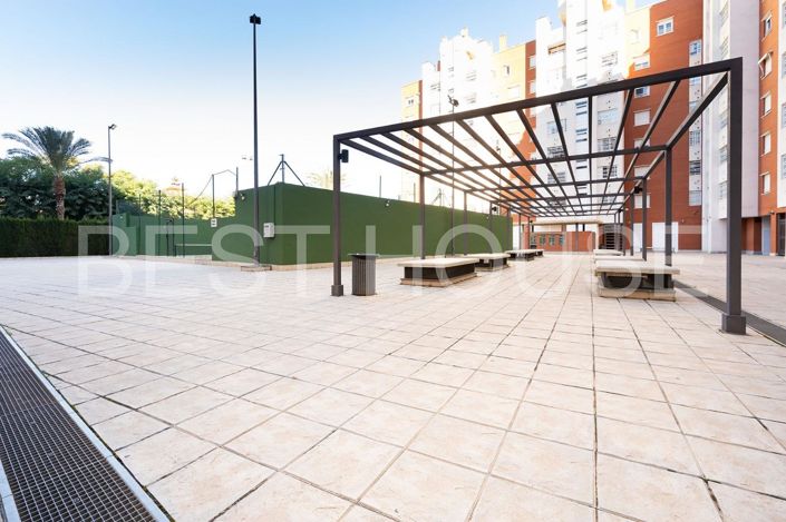 Image No.41-4 Bed Flat for sale