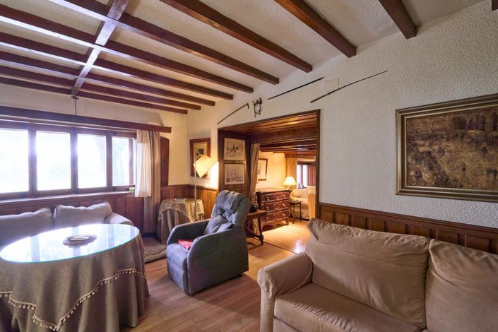 Image No.10-5 Bed Country House for sale