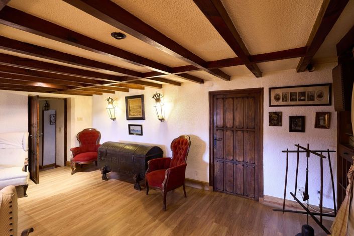 Image No.19-5 Bed Country House for sale