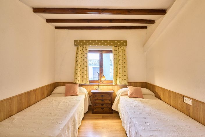 Image No.25-5 Bed Country House for sale