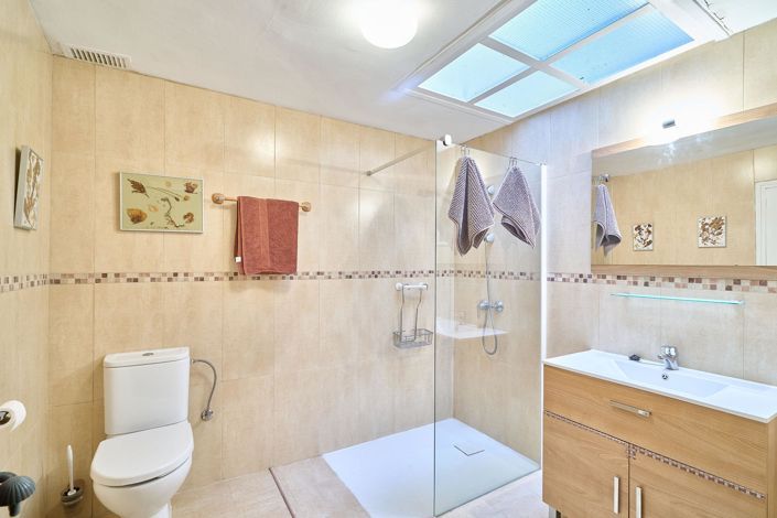 Image No.29-5 Bed Country House for sale