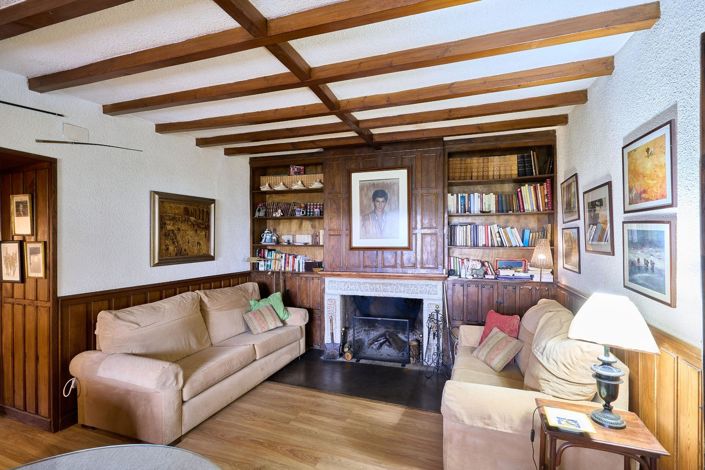 Image No.8-5 Bed Country House for sale