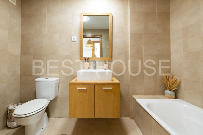 Image No.24-3 Bed Apartment for sale